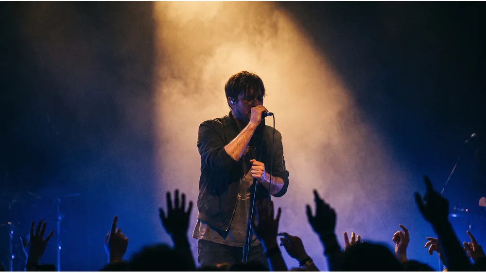 Learn from the Legends: Tips for a Stellar Live Concert Experience — illustration